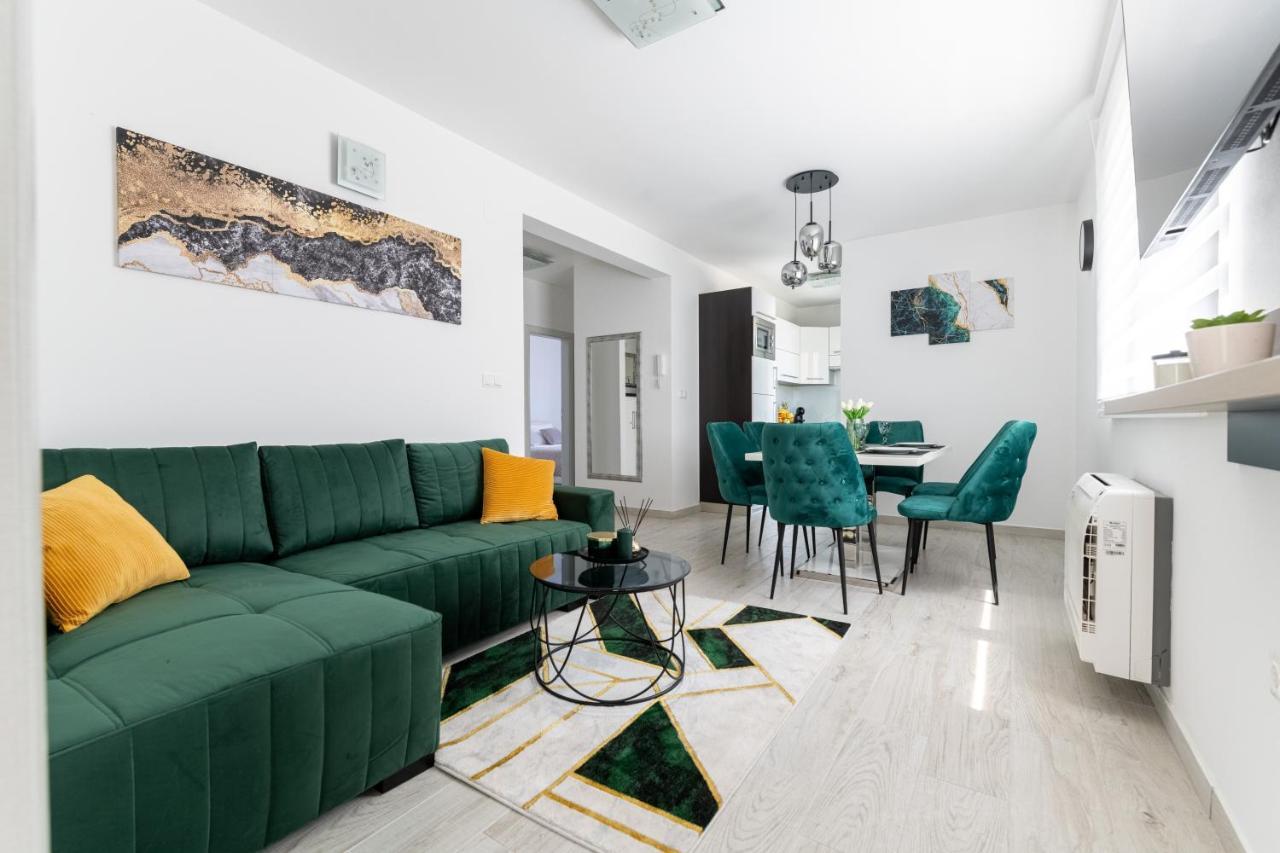 Silver Luxury Apartment *
